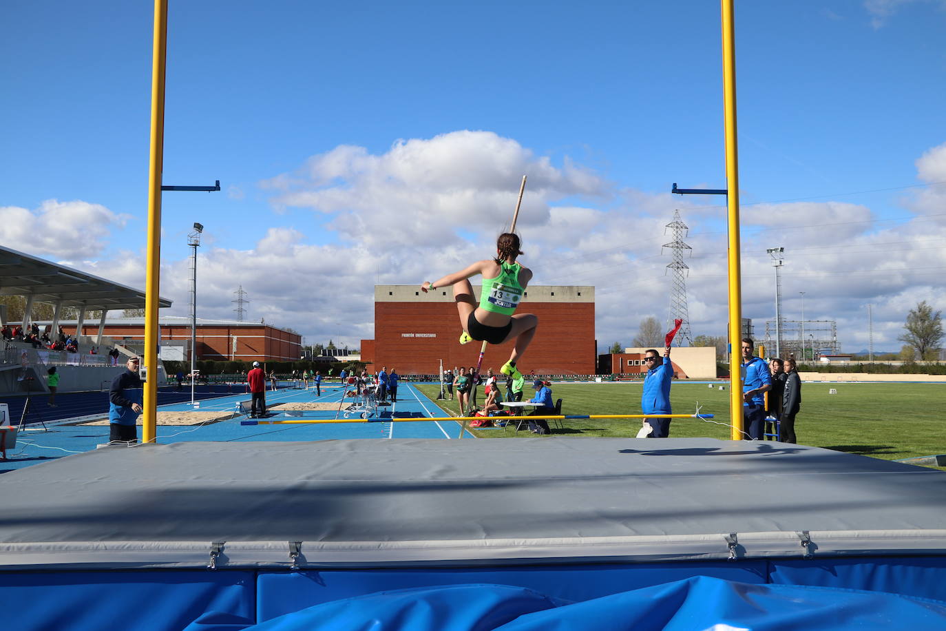 Inauguración en competición oficial de las nuevas pistas de Atletismo de la ULE