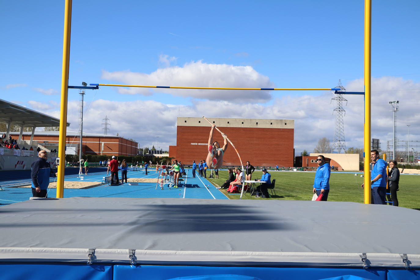 Inauguración en competición oficial de las nuevas pistas de Atletismo de la ULE