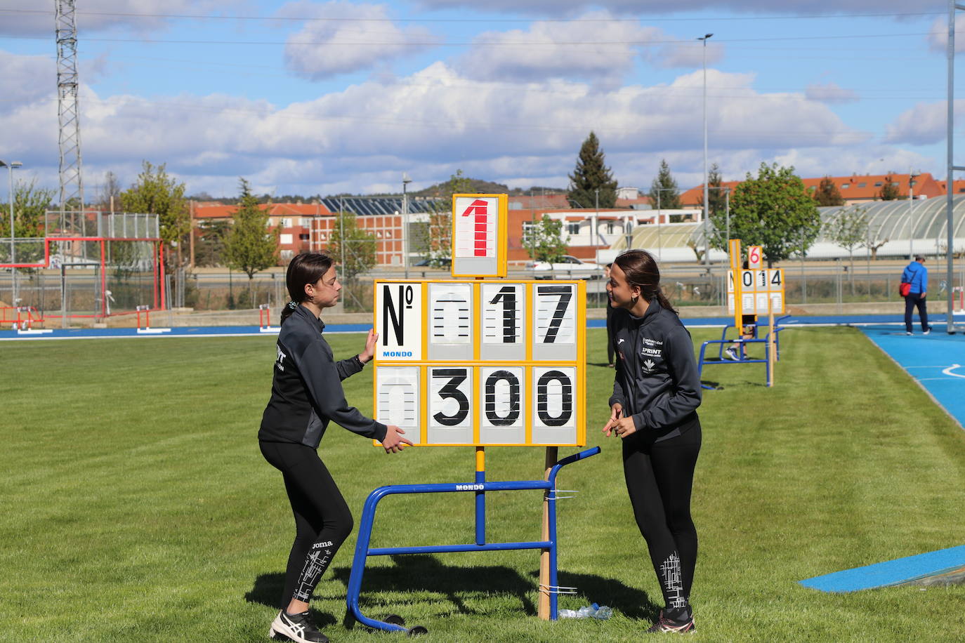 Inauguración en competición oficial de las nuevas pistas de Atletismo de la ULE