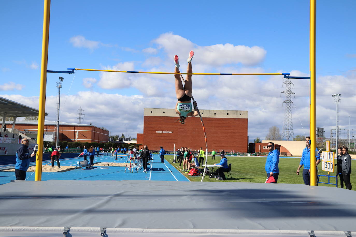 Inauguración en competición oficial de las nuevas pistas de Atletismo de la ULE