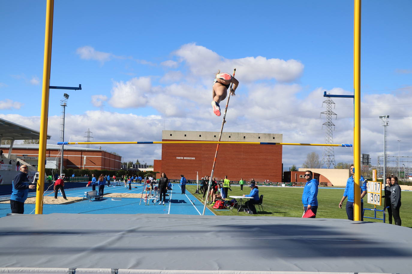 Inauguración en competición oficial de las nuevas pistas de Atletismo de la ULE