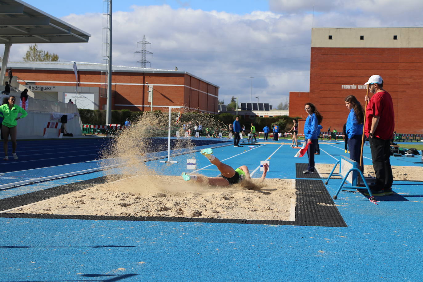 Inauguración en competición oficial de las nuevas pistas de Atletismo de la ULE