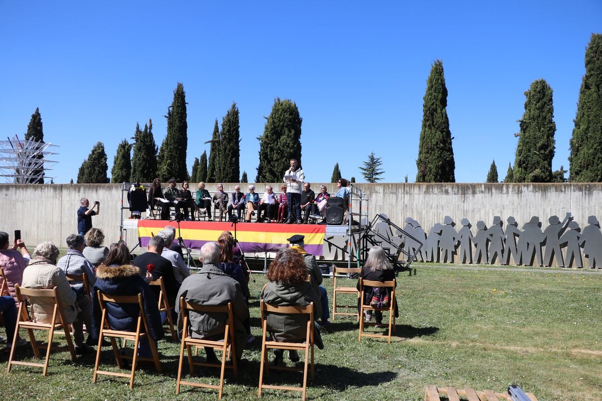 Homenaje en la capilla laica