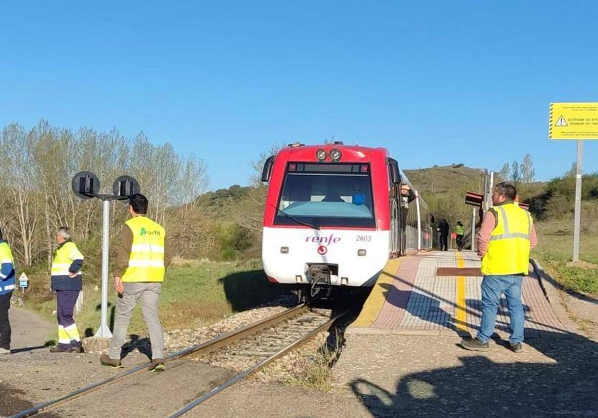 Paso a nivel donde se produjo el coche en Yugueros.