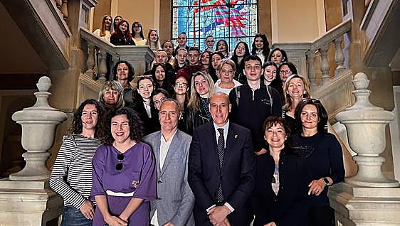 El alcalde de León recibe a un grupo de estudiantes de Erasmus del IES Eras Renueva