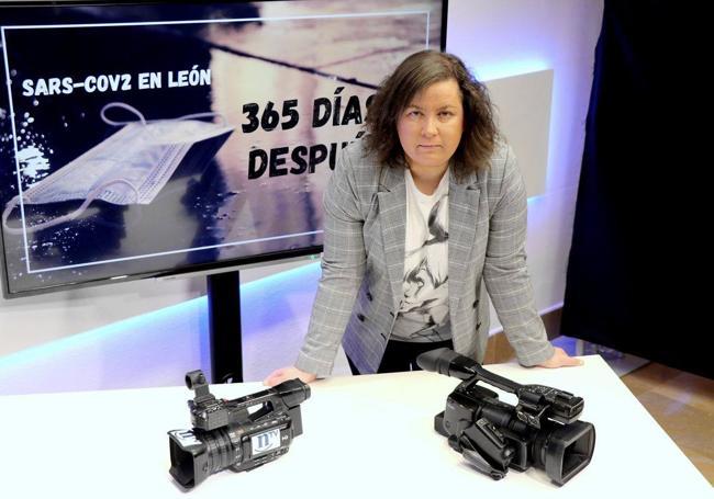 Sandra Santos presentando su documental, 365 días después.