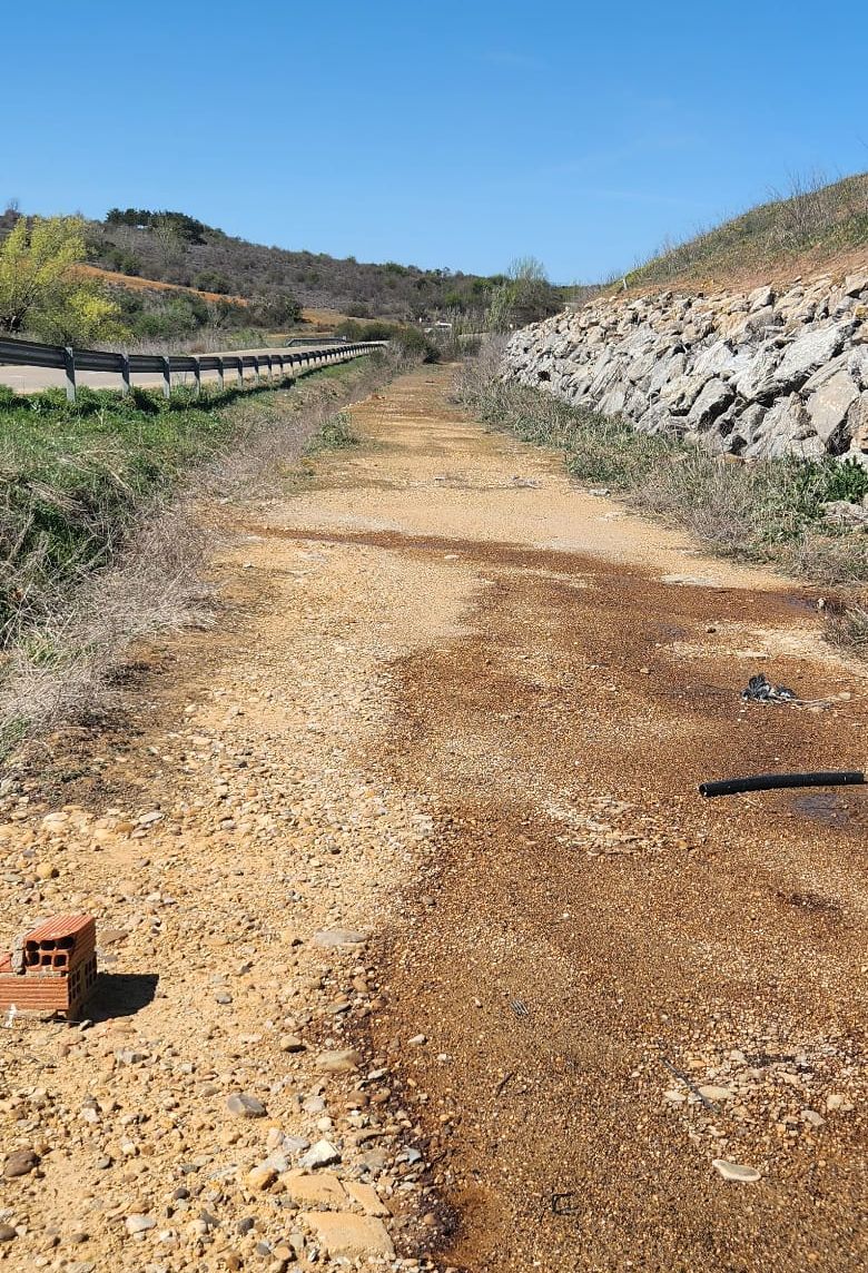 Toneladas de vídrio ilegal en Santovenia de la Valdoncina