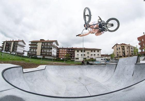 El barrio de Eras de Renueva contará finalmente con una pista de skate.