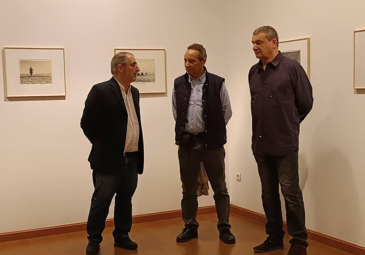 Los 'Viajes de ida y vuelta' del fotógrafo José Ferrero y del pintor Miguel Galano recalan en el Centro Leonés de Arte