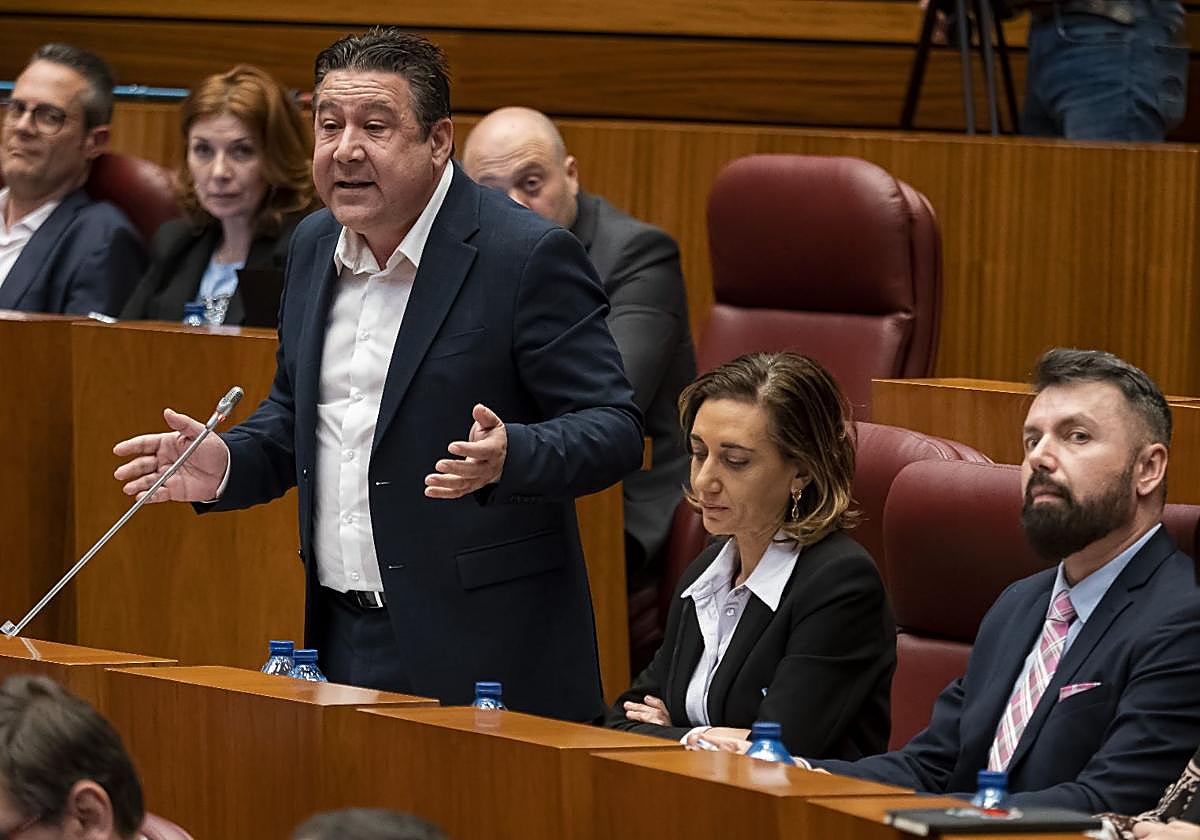 Luis Mariano Santos en una intervención en las Cortes.
