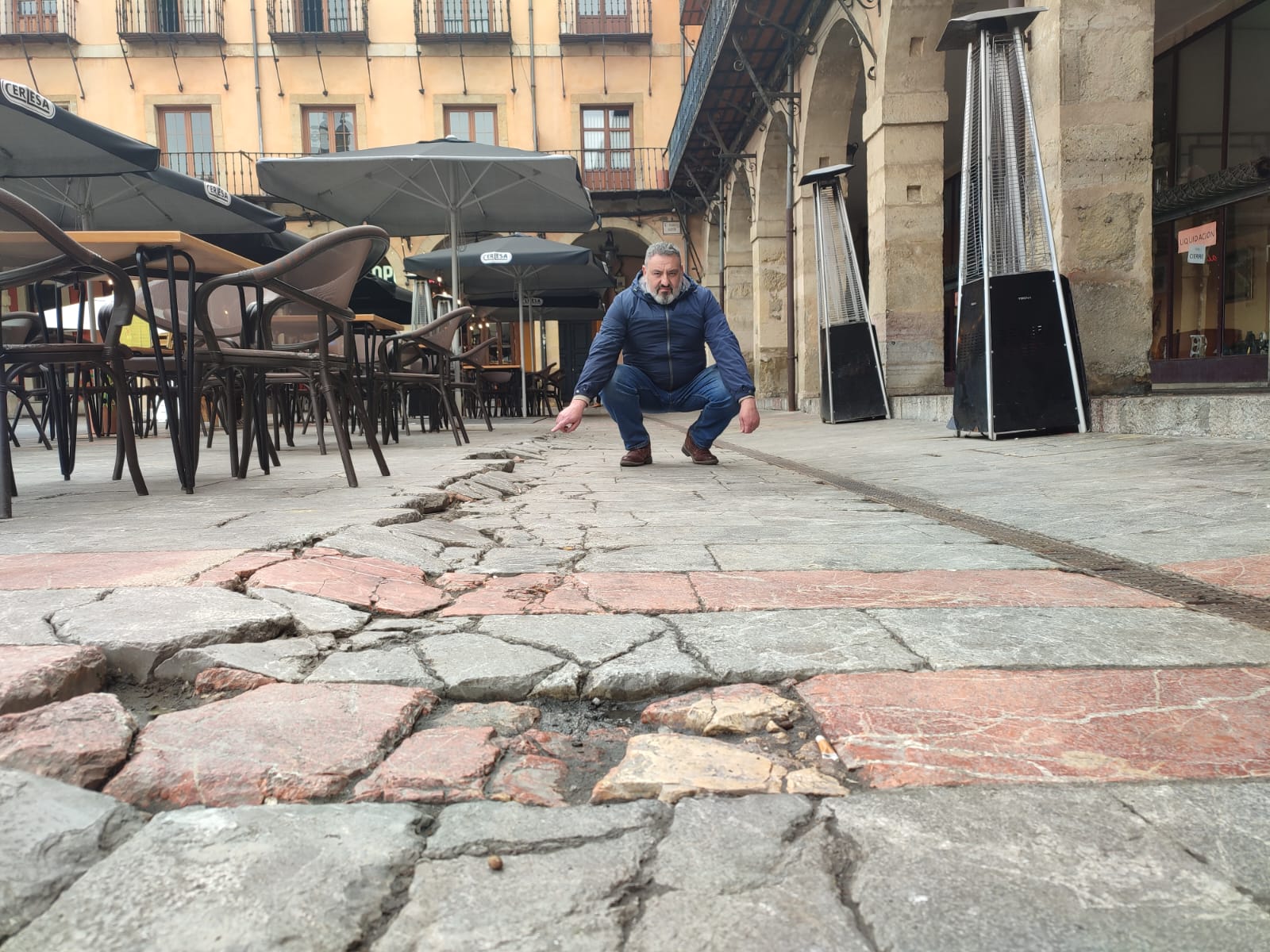 CS aporta soluciones para las grietas de la Plaza Mayor