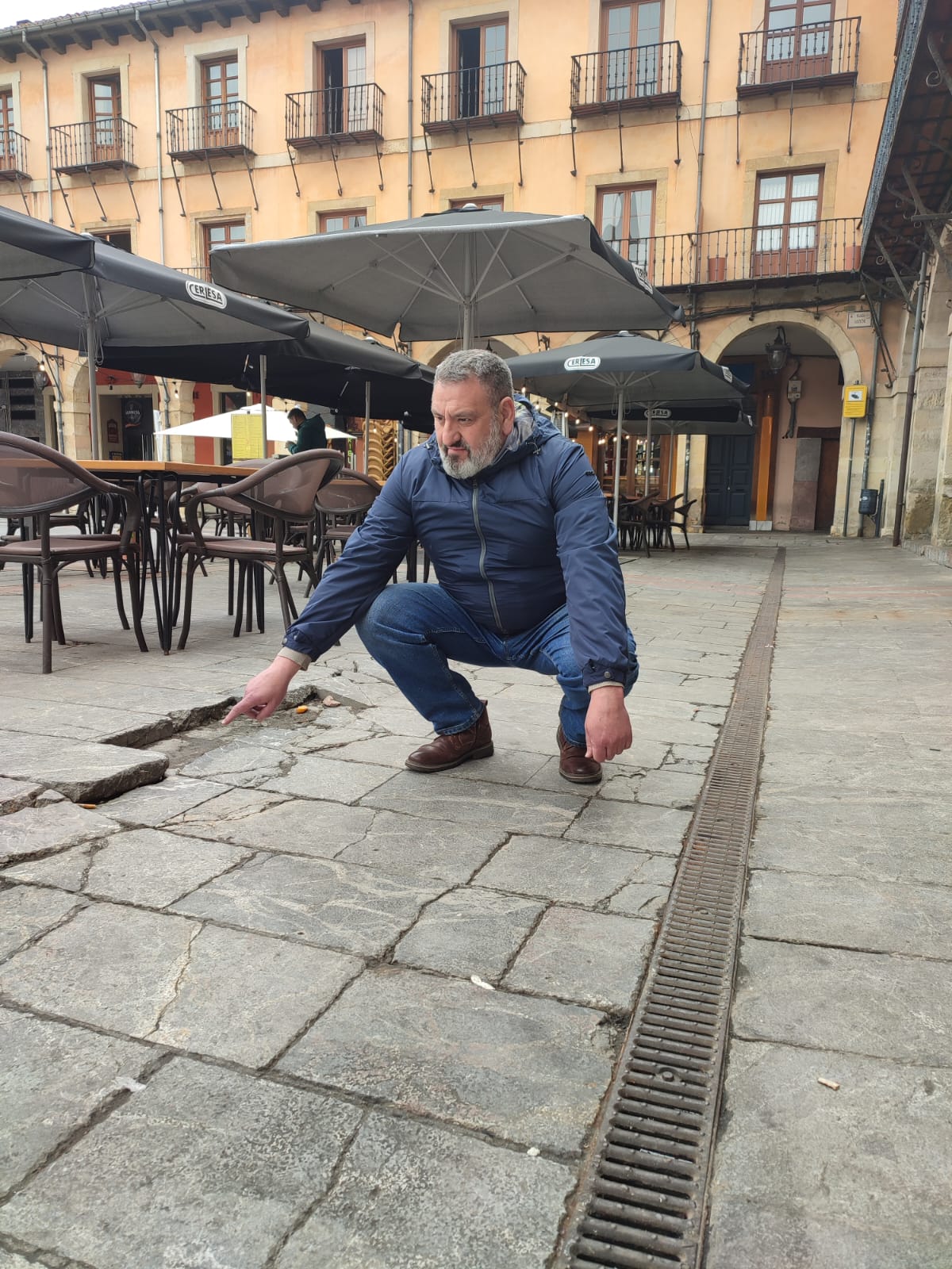 CS aporta soluciones para las grietas de la Plaza Mayor