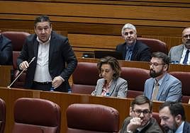 El reparto de las sedes autonómicas ha sido objeto de debate en el pleno de las Cortes autonómicas celebrado este martes, en el que Unión del Pueblo Leonés (UPL) ha preguntado al presidente de la Junta si considera justo dicho reparto, atendiendo a que la Ley de Sedes fija que todas las consejerías de la comunidad deben tener su sede en Valladolid