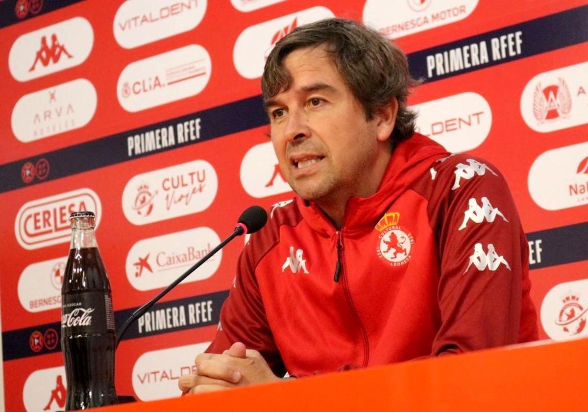 Eduardo Docampo, durante una rueda de prensa en el estadio Reino de León.