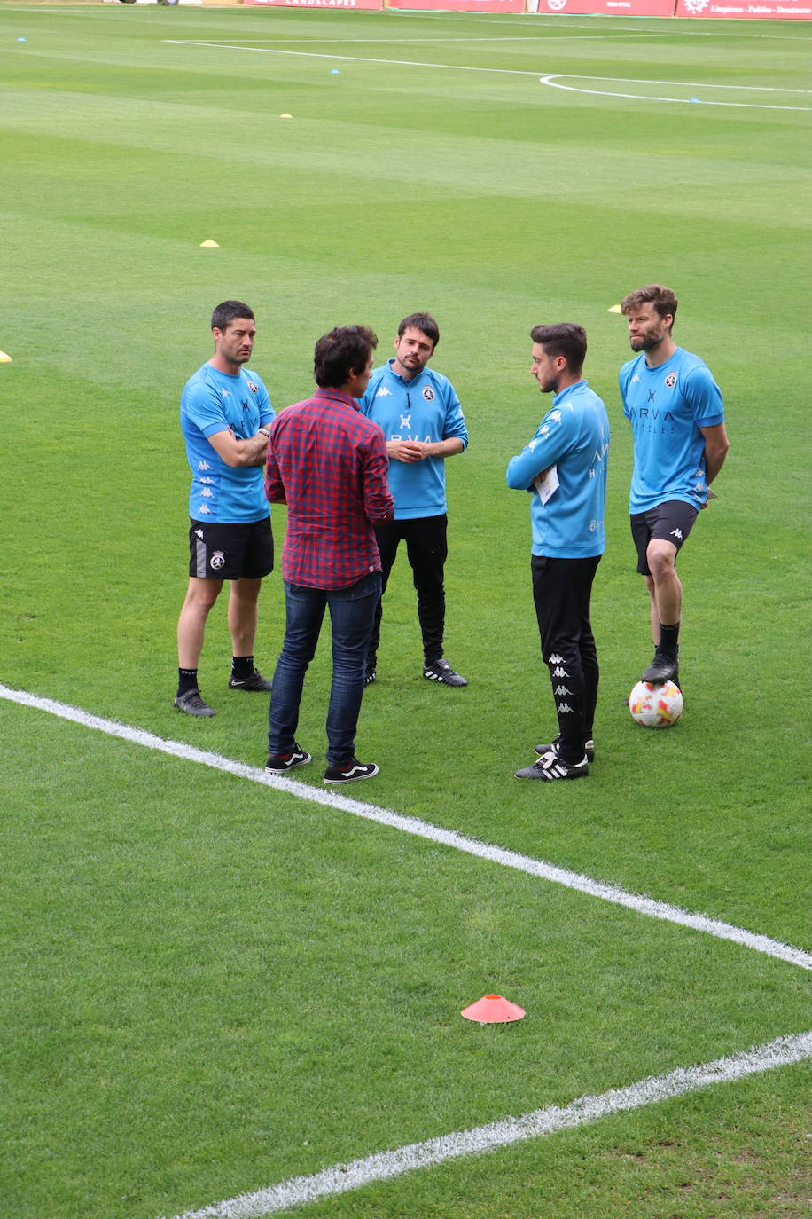 Israel Martínez dirige el entrenamiento de la Cultural