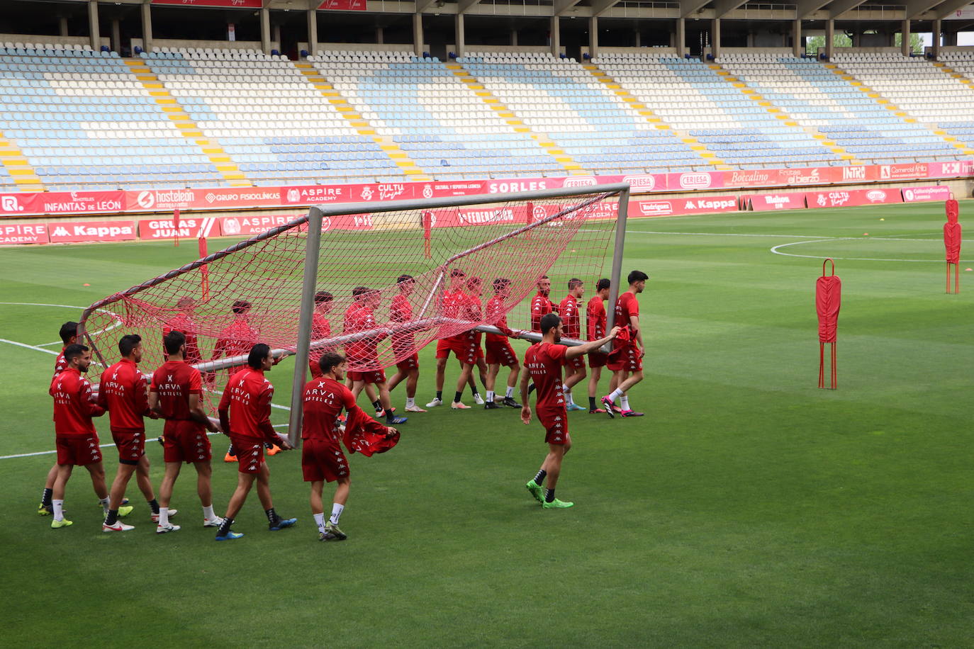 Israel Martínez dirige el entrenamiento de la Cultural