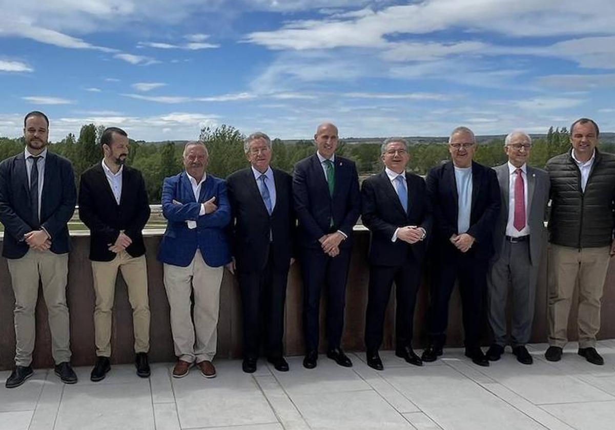 Empresarios de León analizan junto al alcalde proyectos para la ciudad.