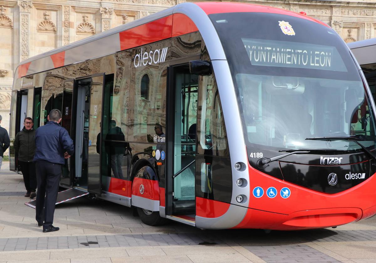 Nuevos autobuses urbanos en la ciudad de León.