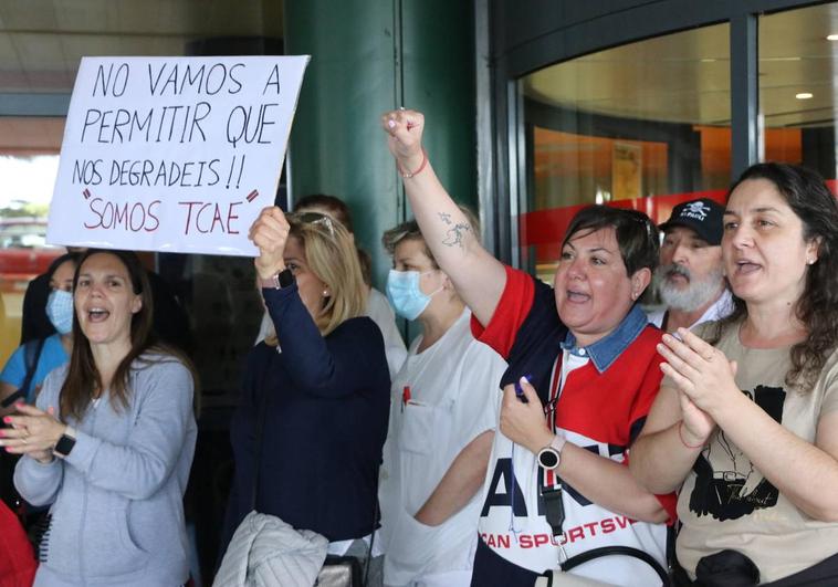 Manifestación a las puertas del Hospital de León.