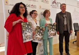 La concejala Evelia Fernández junto a la presidenta de la Asociación de Libreros, Sandra Llamas, y a la secretaria, Cristina Barrientos, han presentado la programación de la Feria del Libro de León.