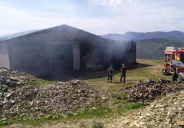 Incendio en una nave de ganadería en Lamagrande.