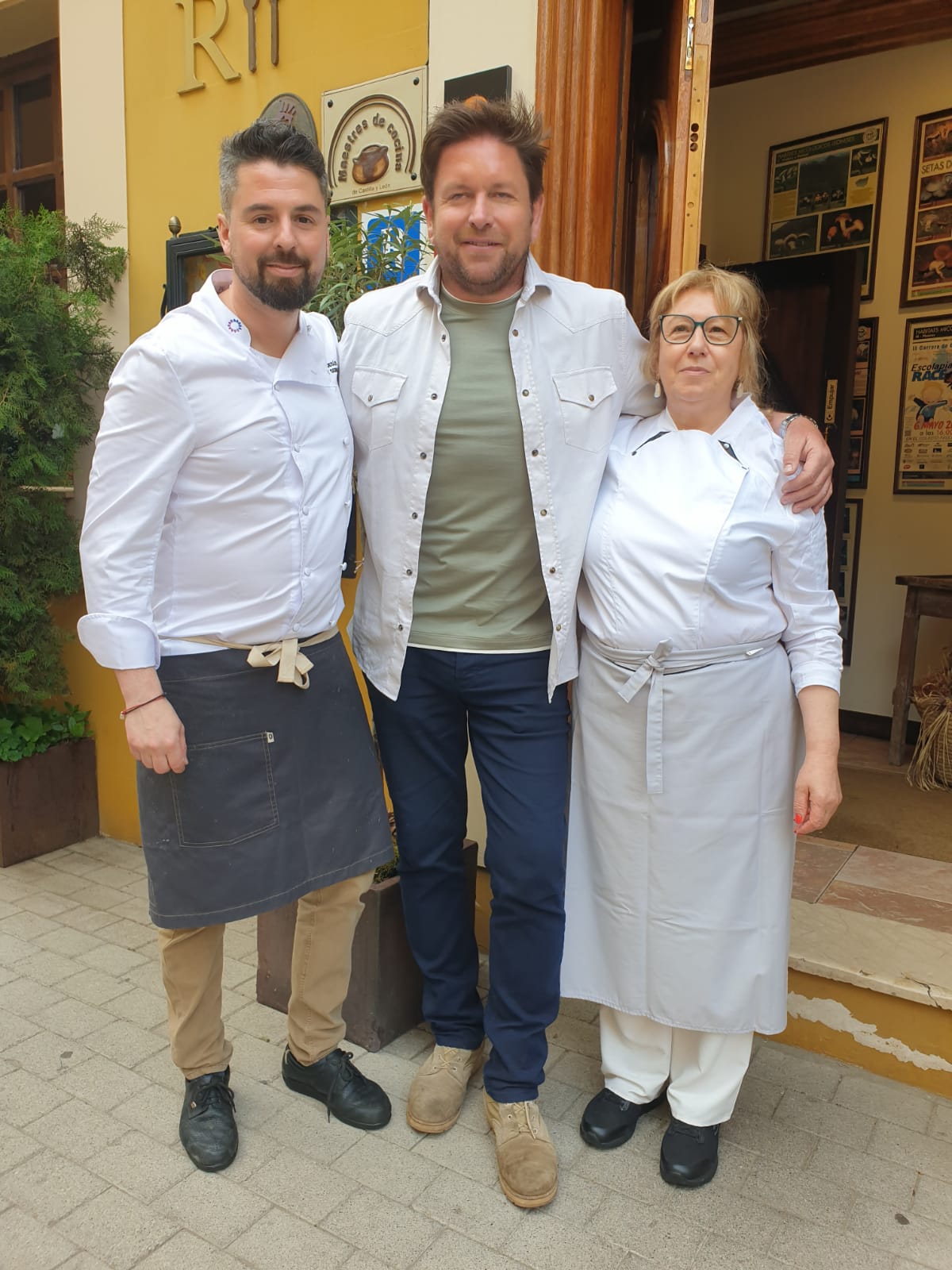 Telvi Serrano, James Martin y Jesús Prieto durante la grabación del programa.