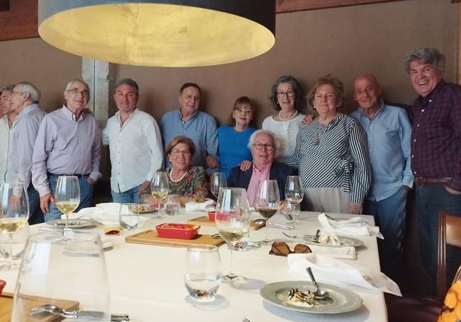 Los protagonistas del encuentro, durante la comida de confraternización.