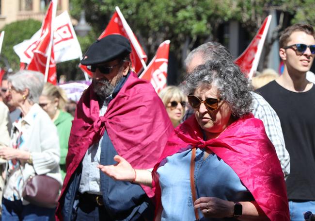 Un grupo de personas acuden a la manifestación del 1 de mayo.