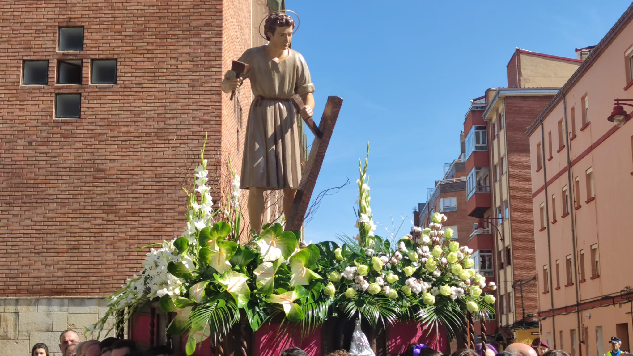 Procesión por las calles de León