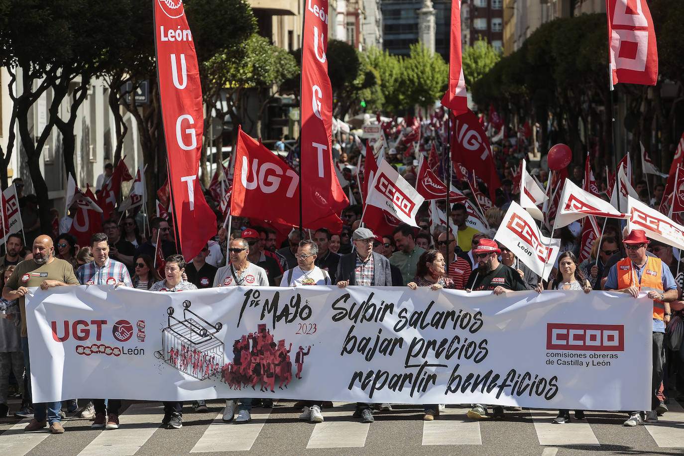 Manifestación en León convocada por UGT y CCOO con motivo del Primero de Mayo