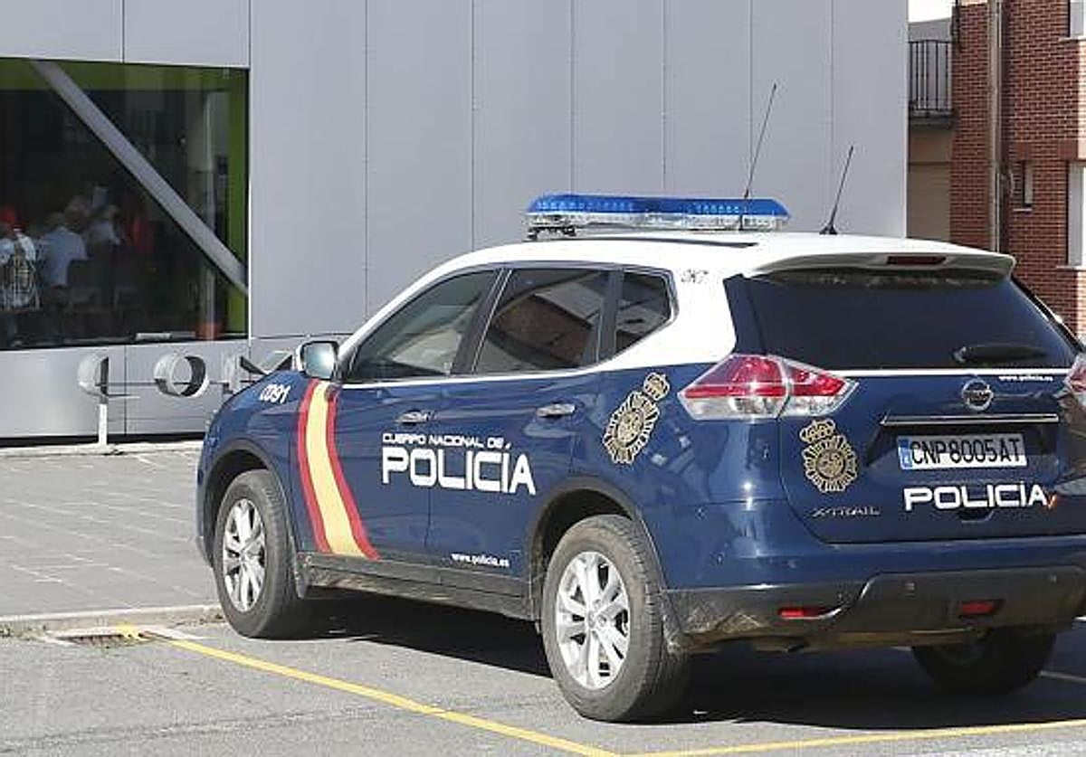 Los cortes, según han dado a conocer fuentes oficiales son de diversa consideración aunque la mujer permanece fuera de peligro.