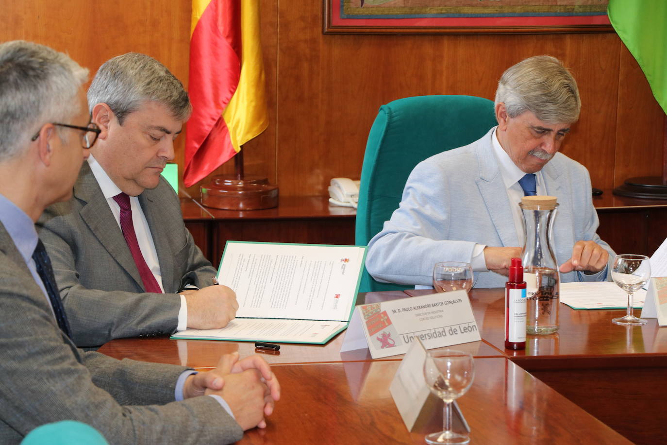 La ULE y Coated Solutions rubrican un convenio de colaboración