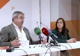 Justo Fernández y Gemma Villarroel durante la rueda de prensa de este miércoles en la sede de Ciudadanos.
