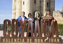 El acto, abierto a la juventud del sur de León, tendrá lugar este sábado, 6 de mayo, a las 12:00 horas. En la imagen, algunos de los participantes en el coloquio.