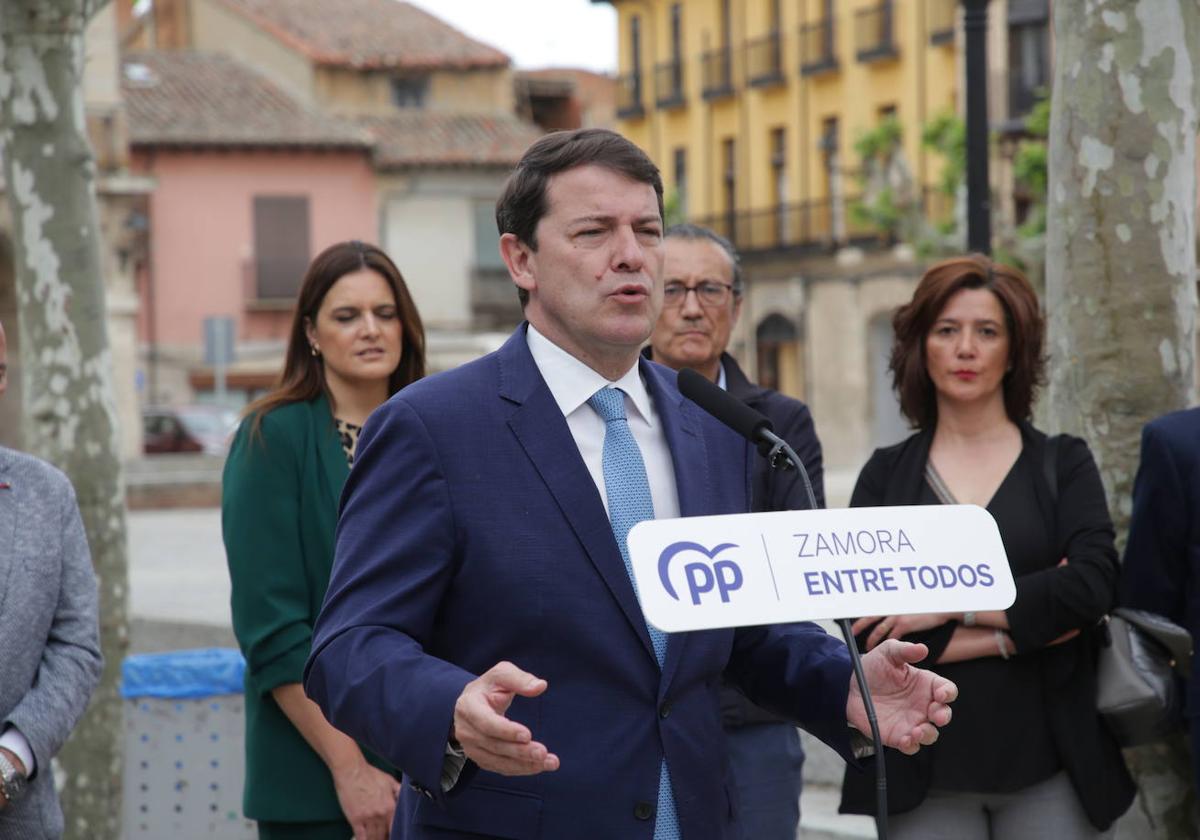 El presidente del PP de Castilla y León, Alfonso Fernández Mañueco, visita Toro (Zamora) junto al presidente provincial, José María Barrios, y el candidato del PP a la Alcaldía de Toro, Rafael González.