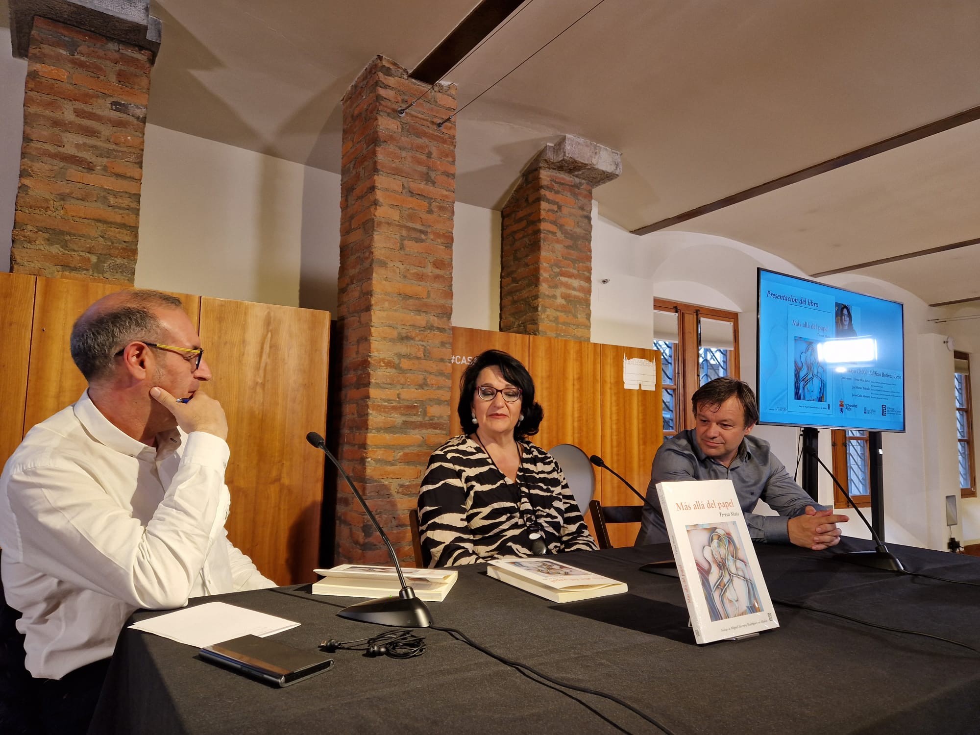 Teresa Mata presenta en Botines &#039;Más alla del papel&#039;