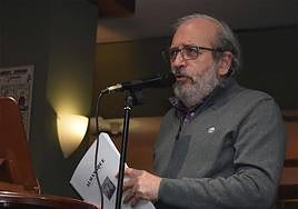 Antonio Toribios presenta en Ponferrada su libro 'El envés de los días. Hojas de almanaque'.