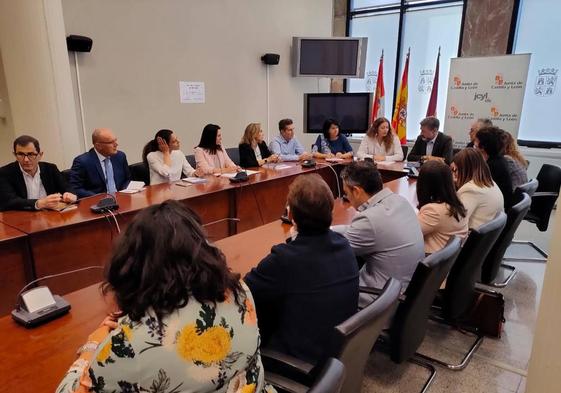 Imagen de la reunión entre los Jefes de Servicio de la Junta y la directiva del CEL