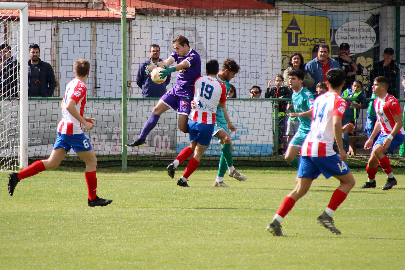 El Atlético Astorga sigue adelante en el playoff