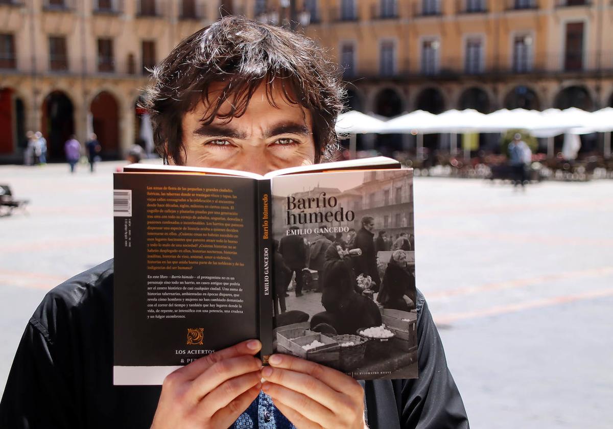 El escritor y periodista Emilio Gancedo publica el libro 'Barrio Húmedo'.