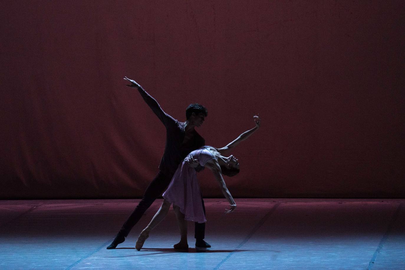 La primera 'Love fear loss' es un ballet inspirado en la vida de la gran cantante francesa Édith Piaf