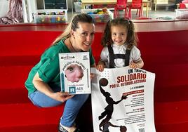 La joven Iria junto a su madre Susana Vejo en la presentación del mercadillo y torneo de baloncesto solidarios en los que la recaudación para la Asociación de Retinoblastoma fue «un éxito».