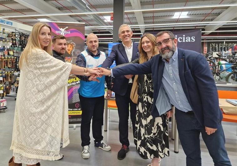 Presentación de la iniciativa en las instalaciones de Decathlon en León.