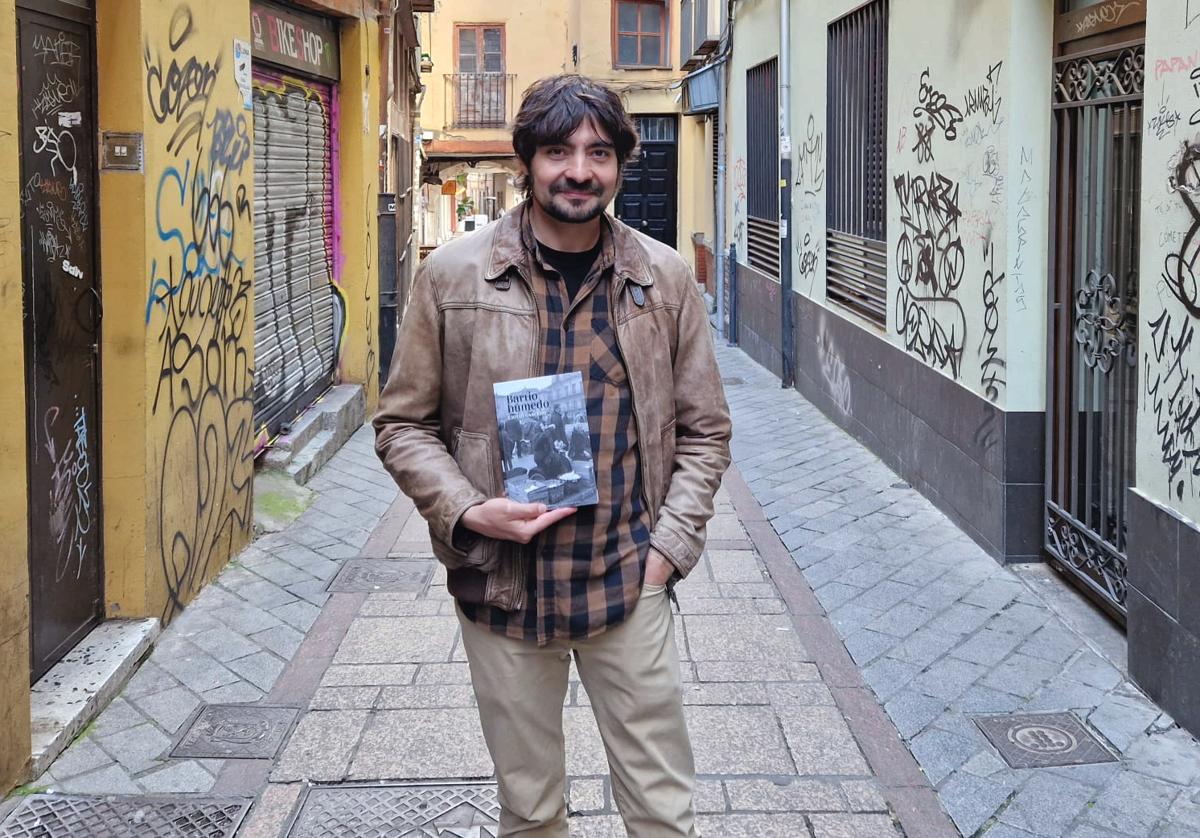 El escritor y periodista Emilio Gancedo publica el libro 'Barrio húmedo'.