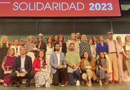 Foto de familia durante la gala de los premios Telva Solidaridad.