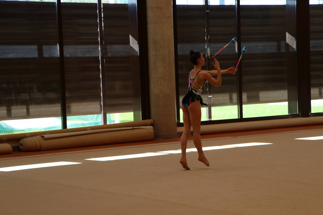 La selección junior de gimnasia rítmica prepara el Europeo en el CAR de León