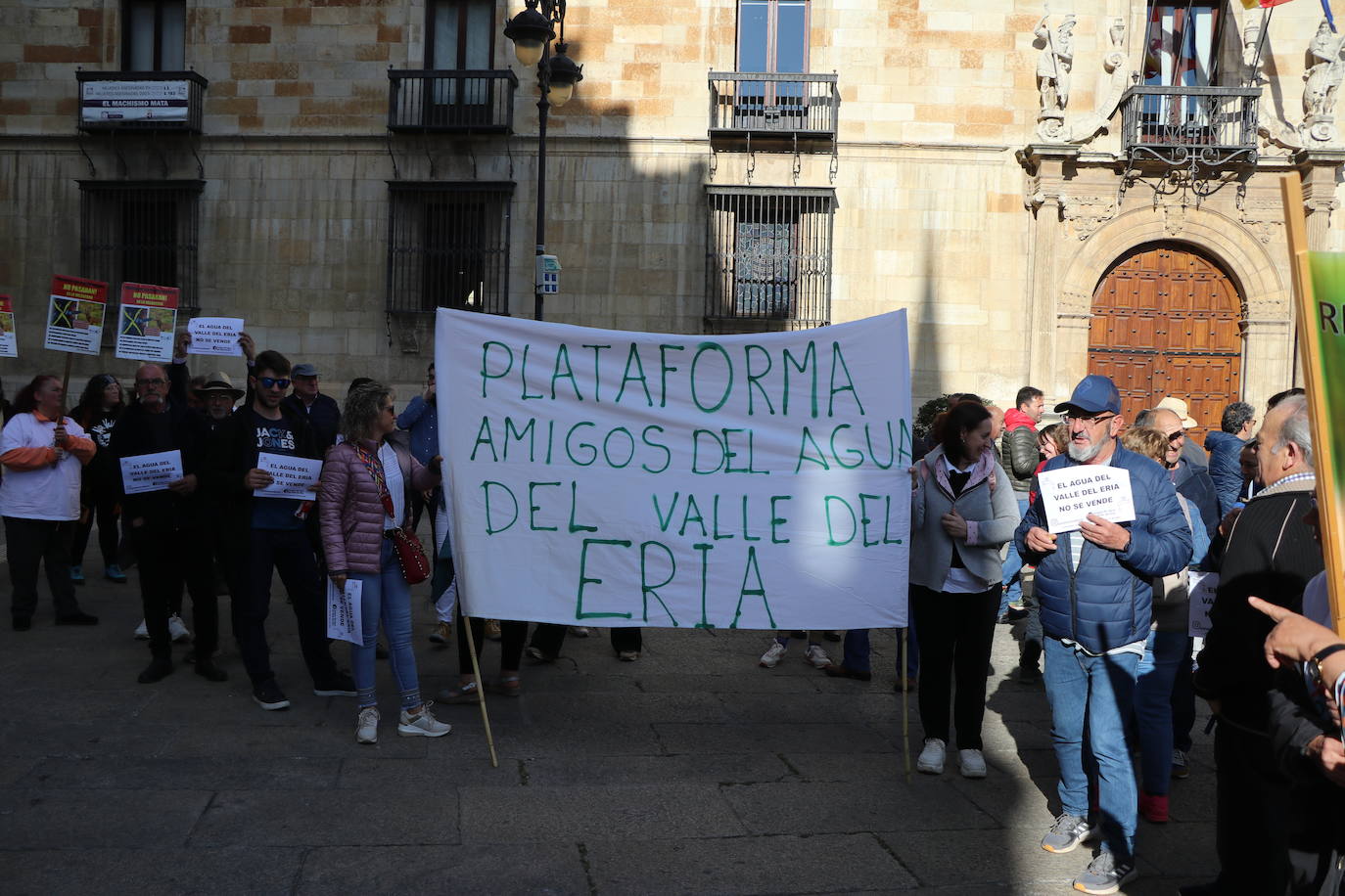 La Coordinadora en Defensa del Territorio se manifiesta en la plaza de Botines