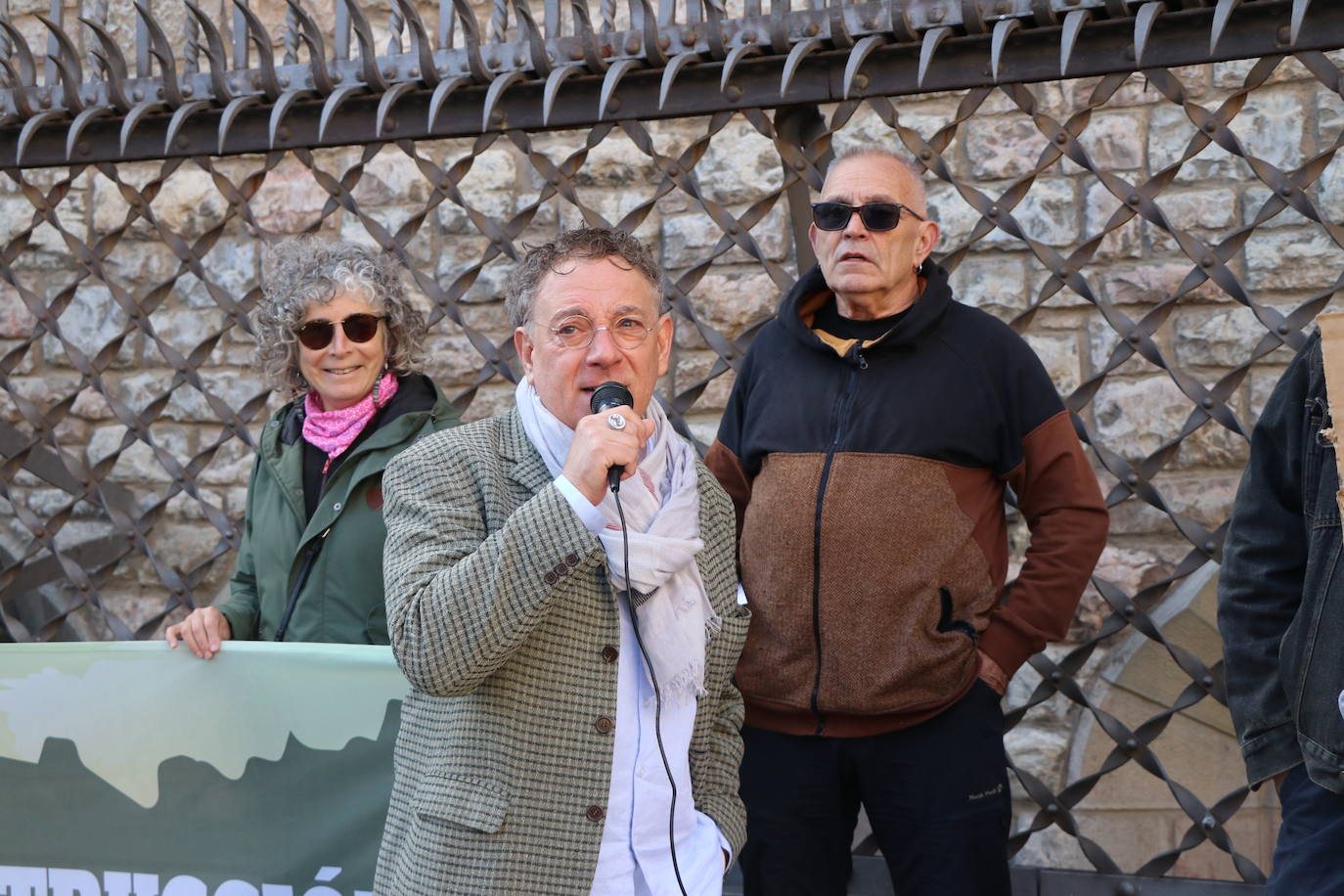 La Coordinadora en Defensa del Territorio se manifiesta en la plaza de Botines