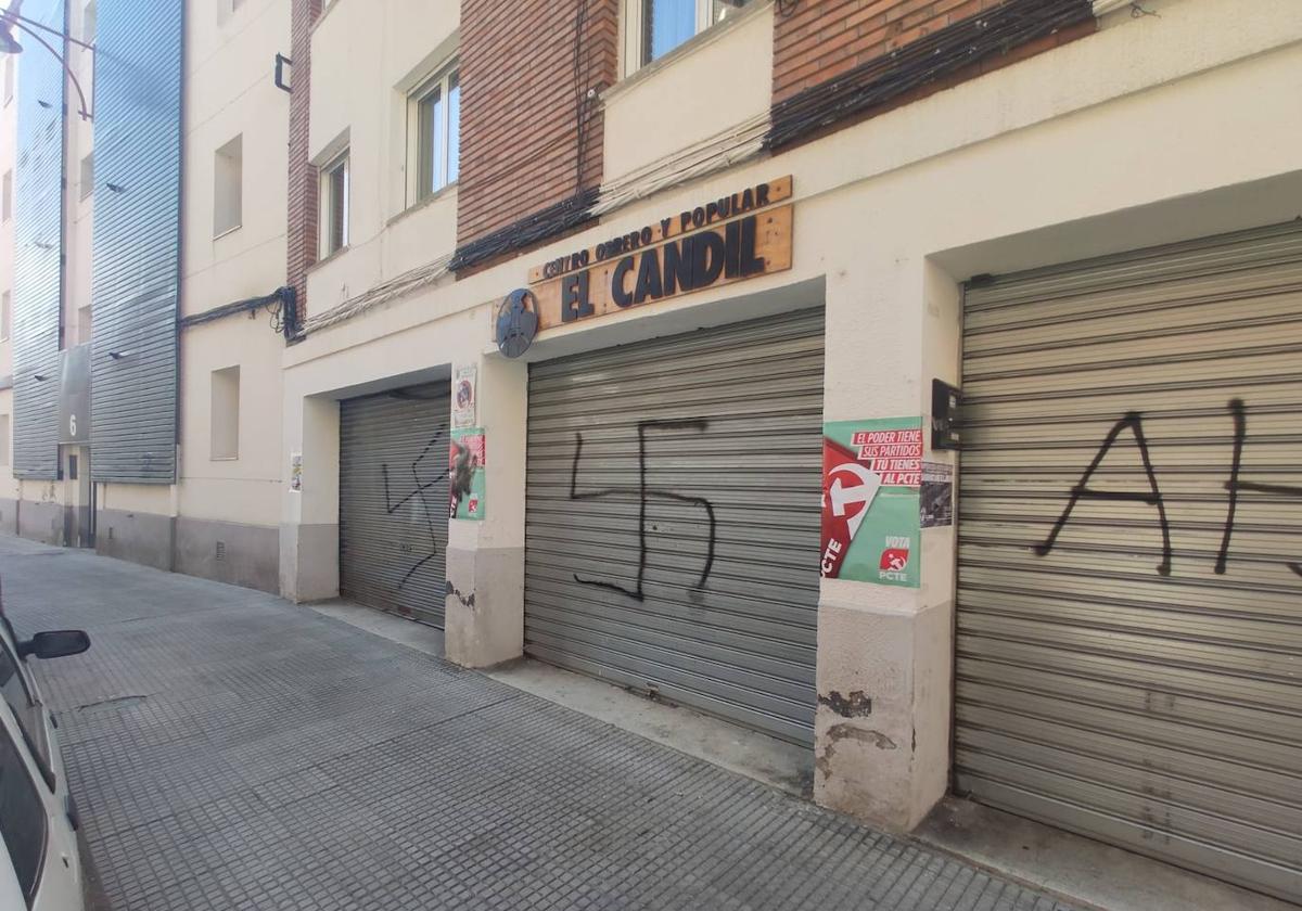 Pintadas en el Centro Obrero y Popular «El Candil» y barrio de El Ejido.