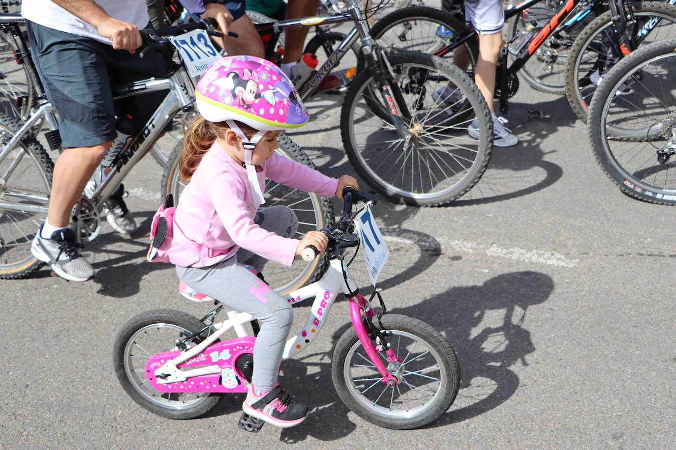 El 'Día de la Familia en Bici' de leonoticias reúne a más de 750 ciclistas.